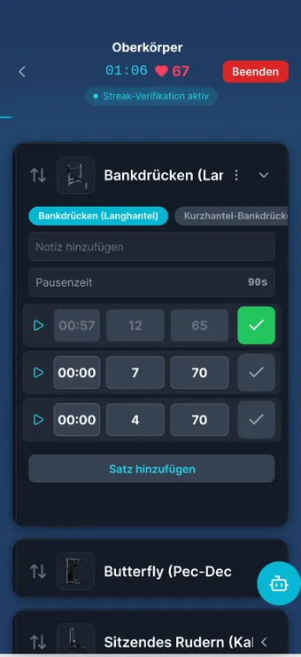 Laufendes Krafttraining in der App mit Satzliste und Pausen-Timer